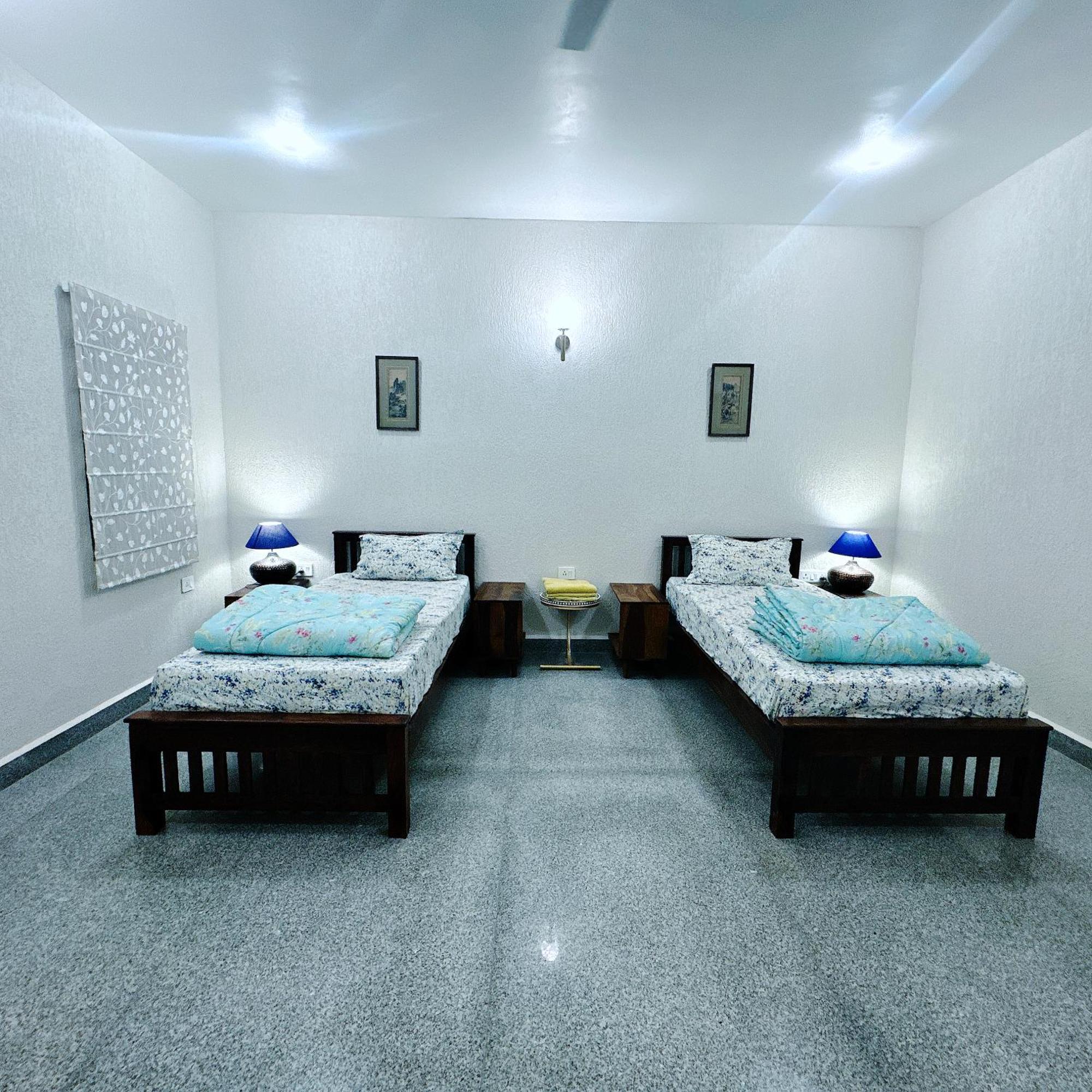 Vraj Vilas Vrindavan Bagian luar foto